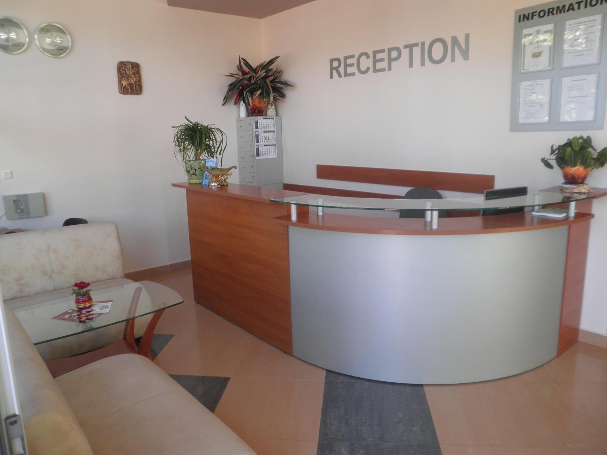 Saint George Family Hotel Łozenec Zewnętrze zdjęcie