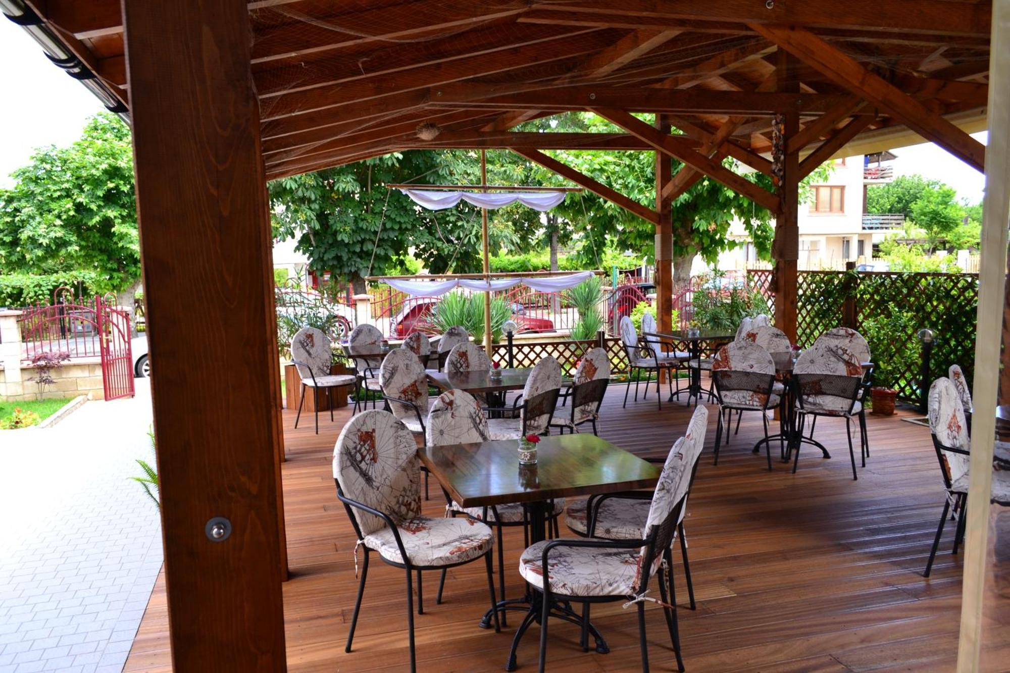 Saint George Family Hotel Łozenec Zewnętrze zdjęcie