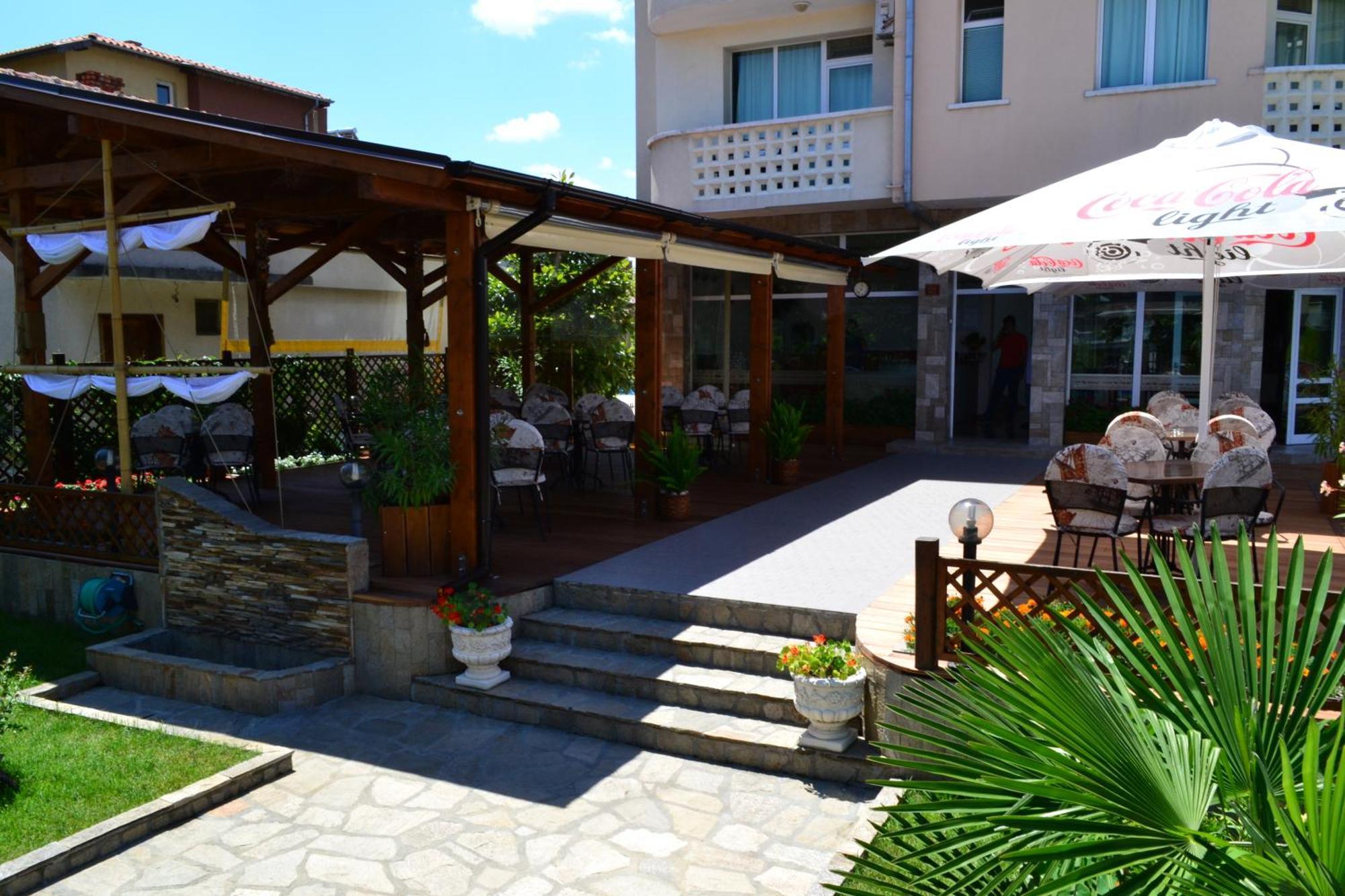 Saint George Family Hotel Łozenec Zewnętrze zdjęcie