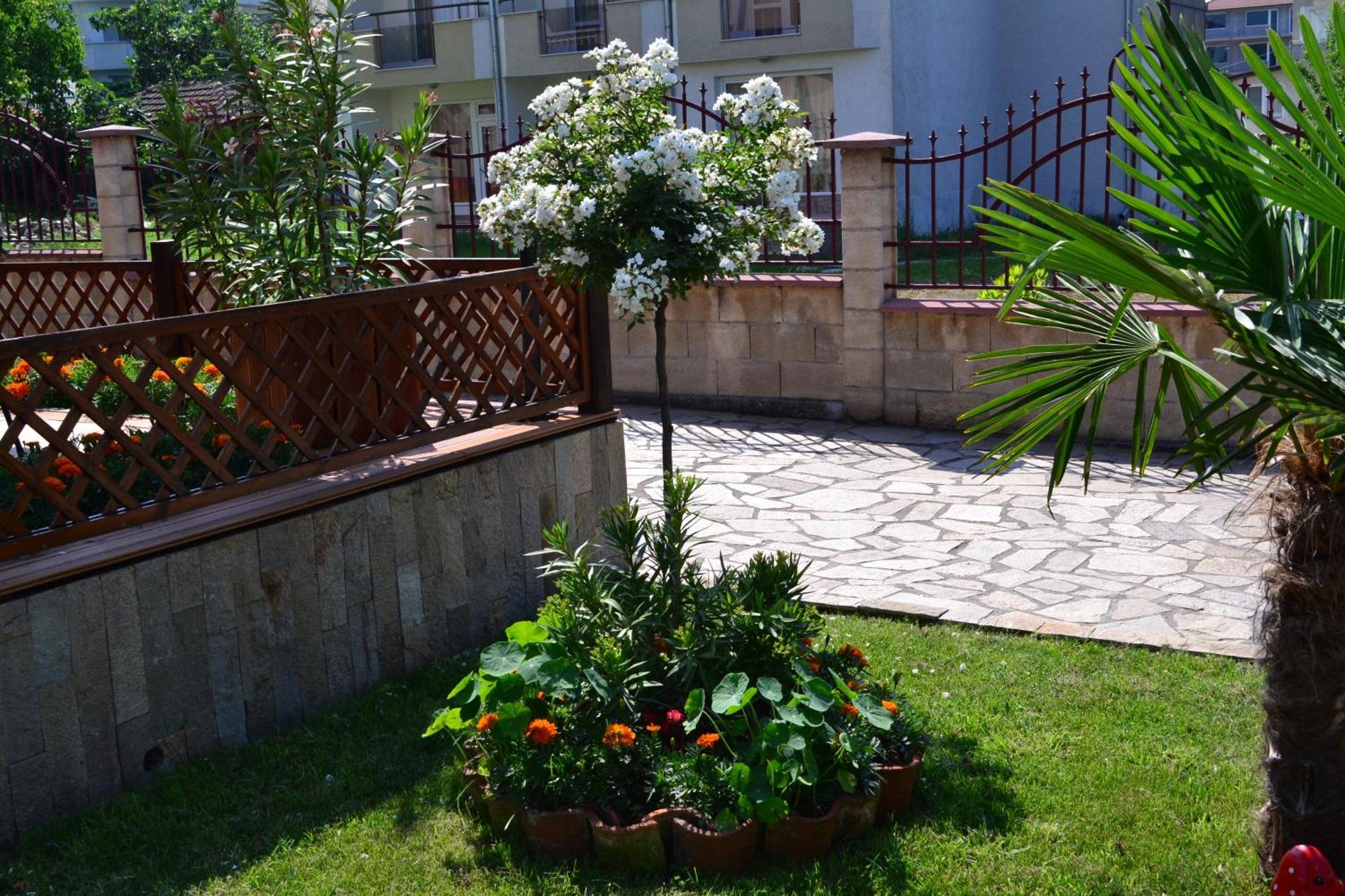 Saint George Family Hotel Łozenec Zewnętrze zdjęcie