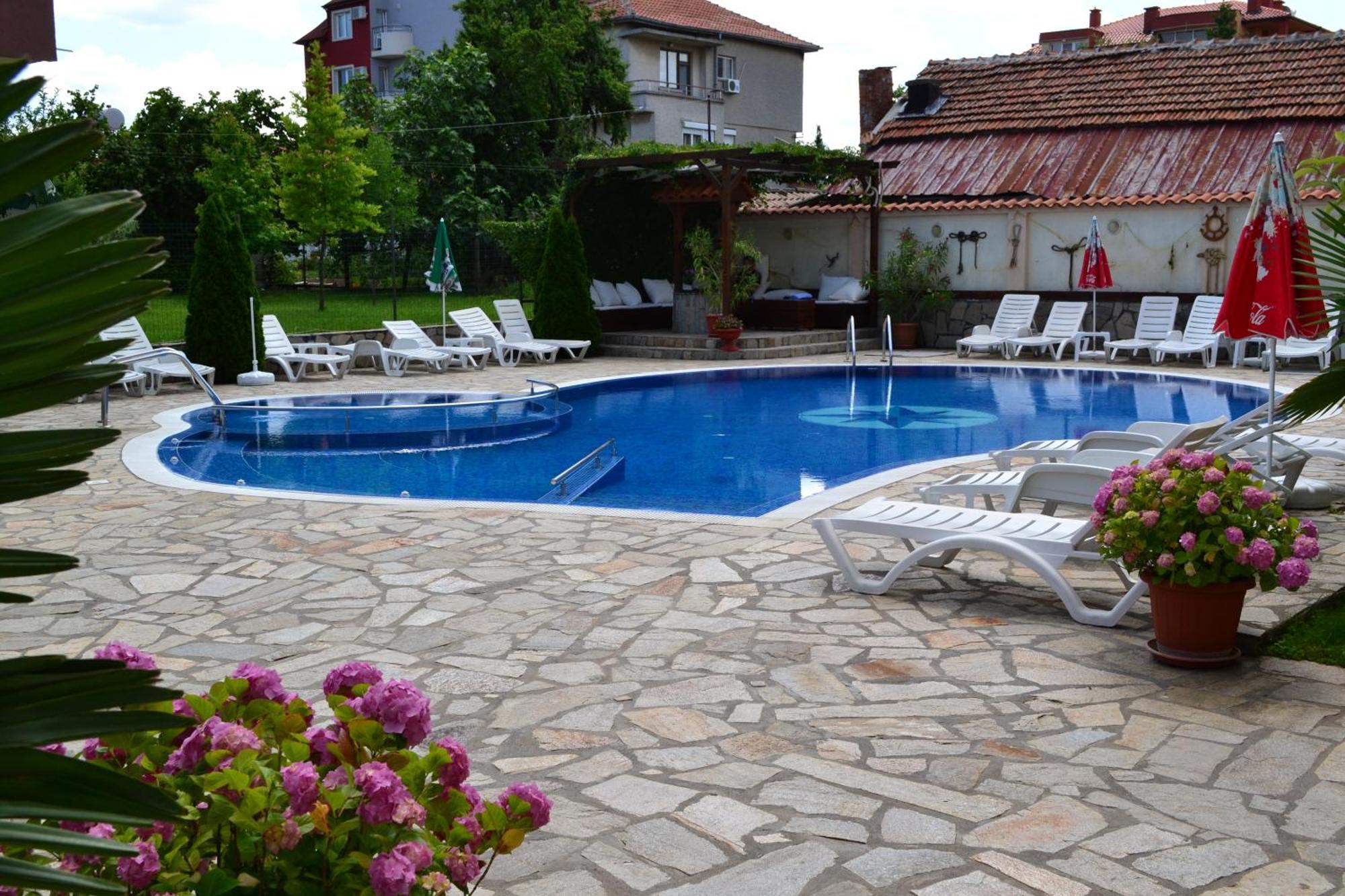 Saint George Family Hotel Łozenec Zewnętrze zdjęcie